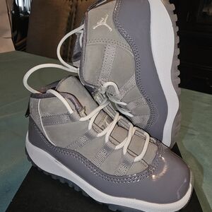 Jordan Kids Sneakers in Gray and White